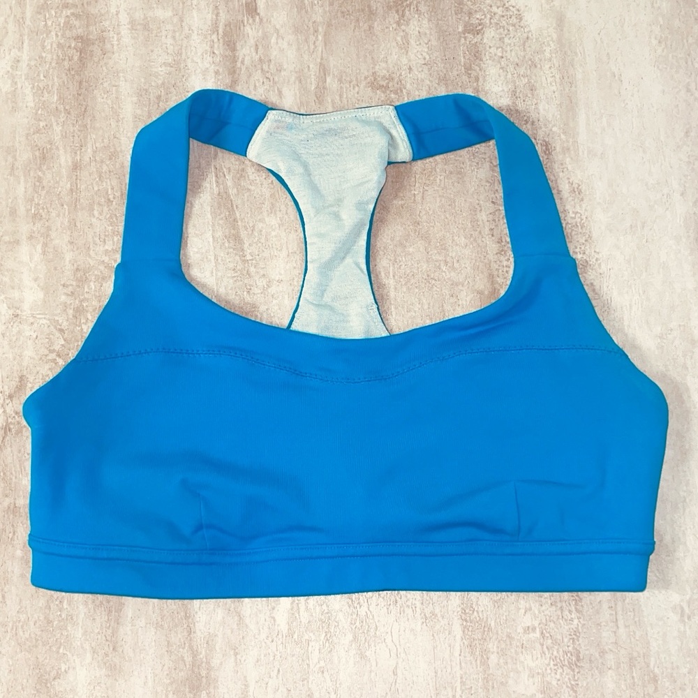 *SOLD* LULULEMON Run: Hook Me Up Bra in
Beach Blanket Blue / Aquamarine sz 6 - Picture 2 of 7